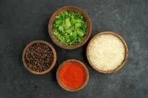 طرز تهیه گشنیز پلو با مرغ زعفرانی مجلسی؛ خوشمزه فوری