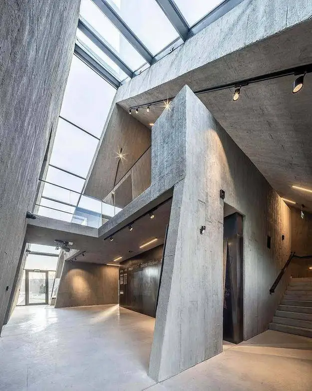 تصاویر؛ معماری بنای یادبود قربانیان روستاهای لهستان: نمایش هوشمندانه رنج، از دست دادن و مقاومت