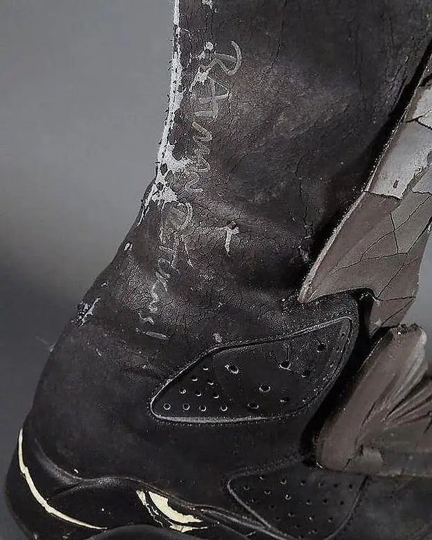 تصاویر؛ یک حقیقت جالب درباره کفش های آقای بتمن! 