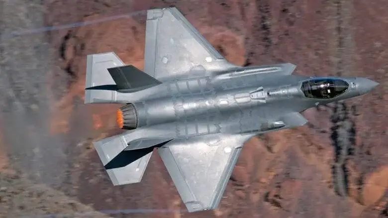 عکس؛ جنگنده ای که زیادی قدرتمند بود و کنار گذاشته شد!