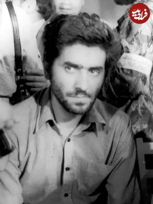 عکس؛ سفر در زمان؛ فریدون توانگری مشهور به «آرش»، بازجوی ساواک در دادگاه انقلاب؛ سال 58