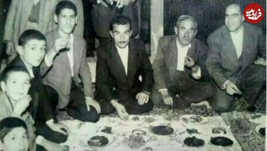 عکس؛ سفر در زمان؛ «مهمانان مشغول صرف شام درجشن عروسی یک زوج فومنی»؛ سال 1335
