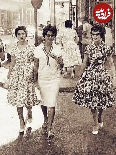 عکس؛ سفر در زمان؛ «سه بانوی جوان مصری در حال عبور از خیابان های قاهره»؛ سال 1335