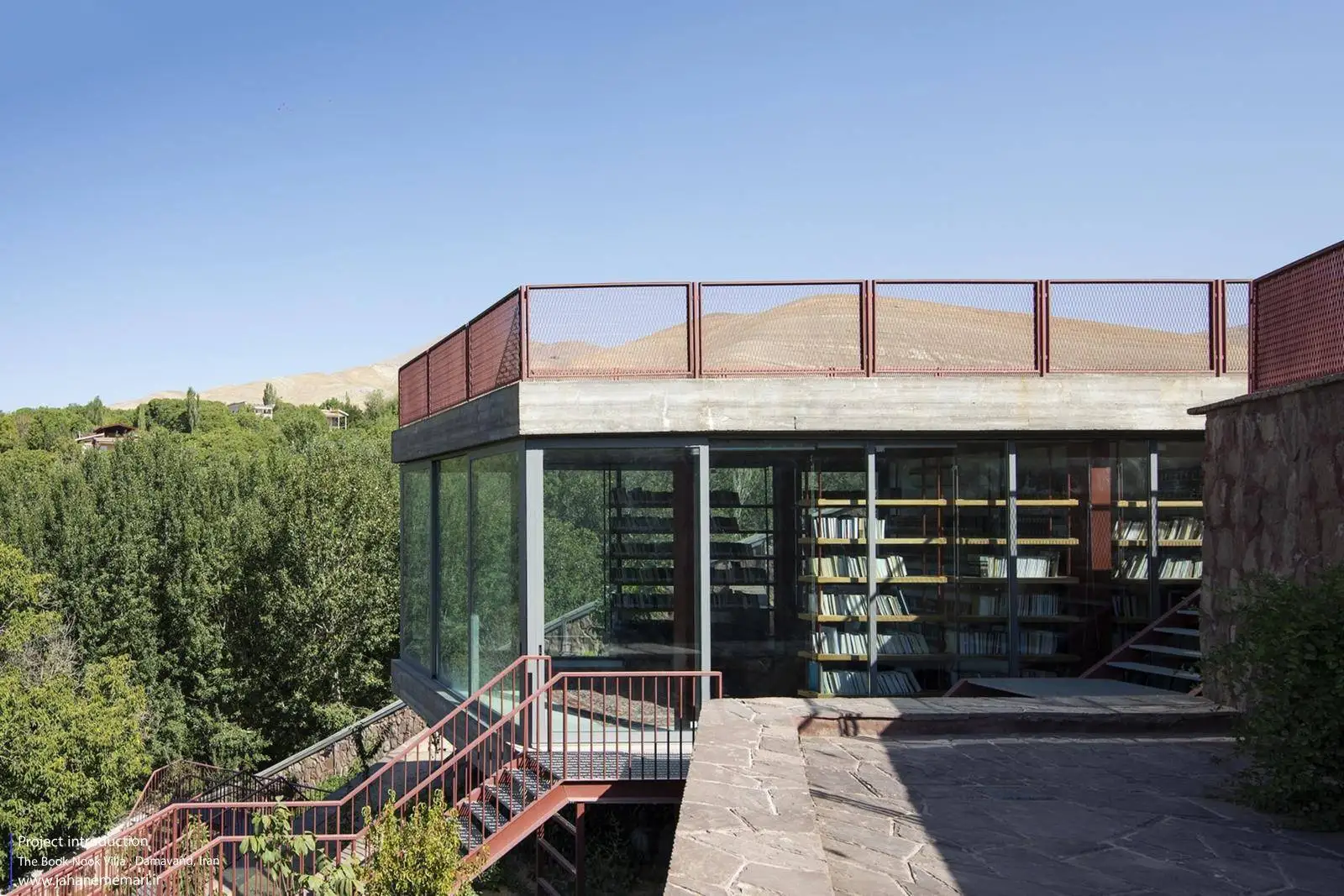 تصاویر؛ این ویلا در دماوند برای یک کتاب خوان طراحی شده است!