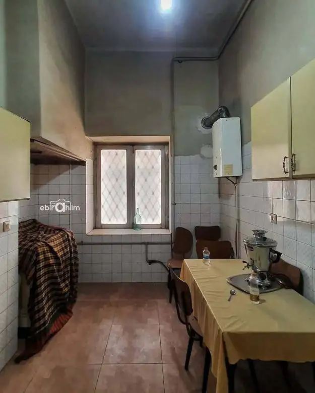 تصاویر؛ معماری خانه ای از دوران پهلوی دوم با تنور نان در قلب تهران مدرن