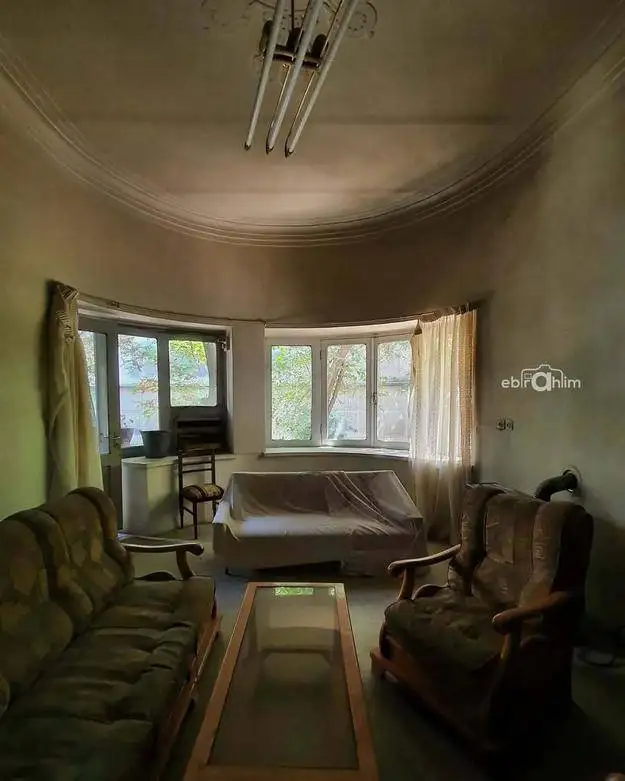 تصاویر؛ معماری خانه ای از دوران پهلوی دوم با تنور نان در قلب تهران مدرن