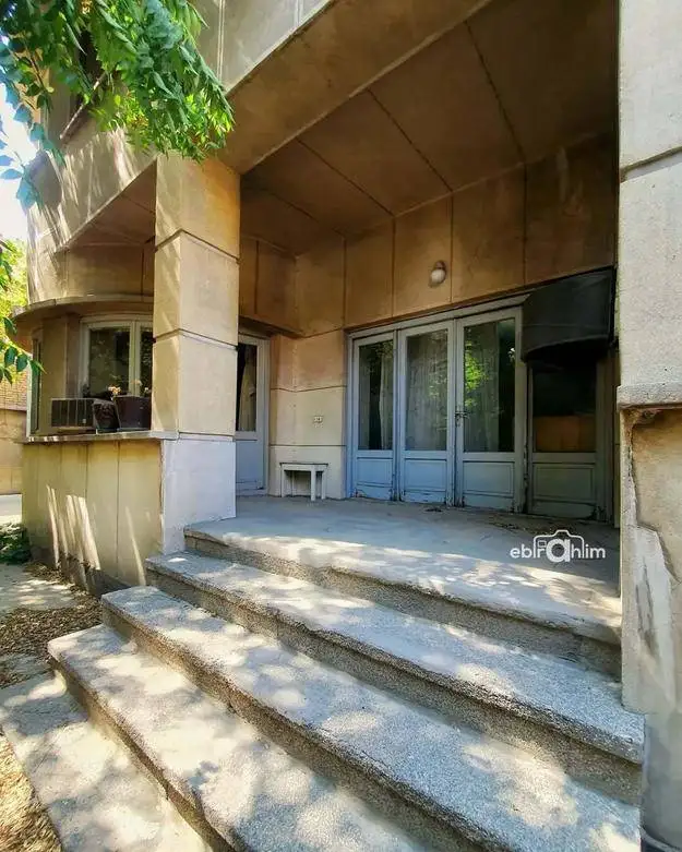 تصاویر؛ معماری خانه ای از دوران پهلوی دوم با تنور نان در قلب تهران مدرن