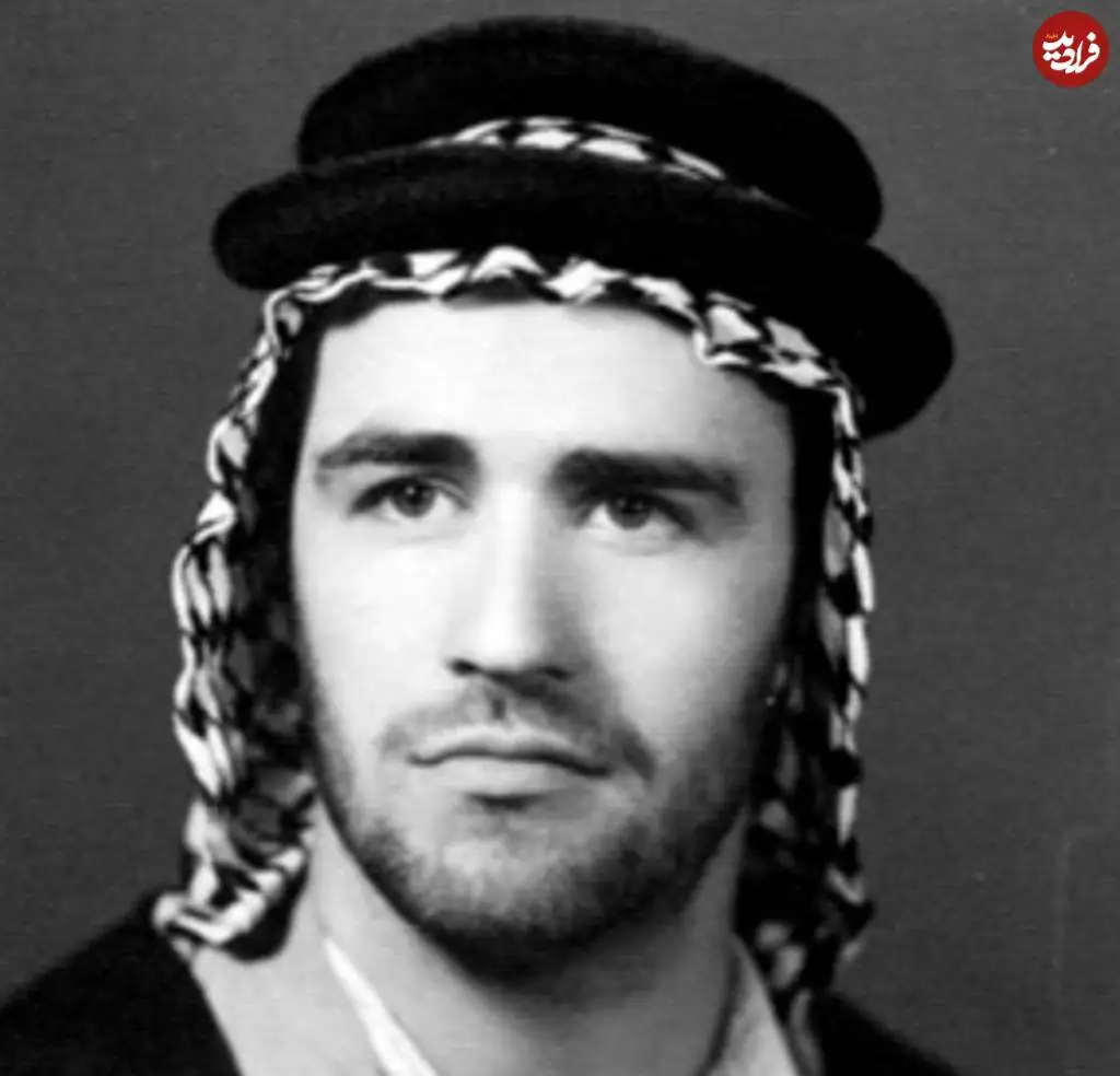 عکس؛ سفر در زمان؛ «سیداحمد خمینی» با تیپ عربی در نجف؛ دهه 40