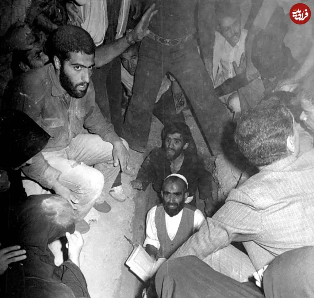 عکس؛ سفر در زمان؛ لحظه خاکسپاری «آیت الله طالقانی»؛ سال 58