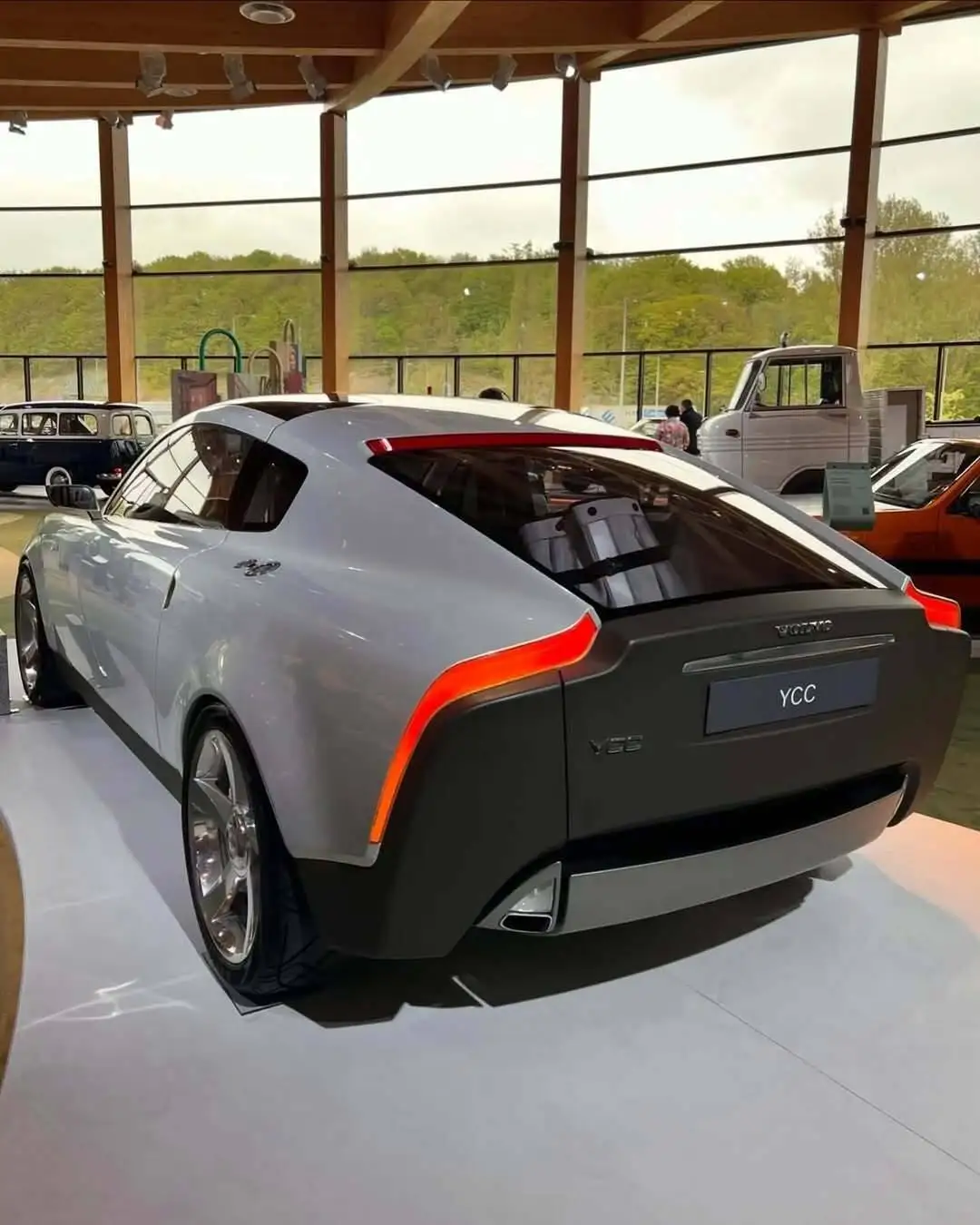 تصاویر؛ ولوو ycc: خودروی کاملا زنانه سوئدی