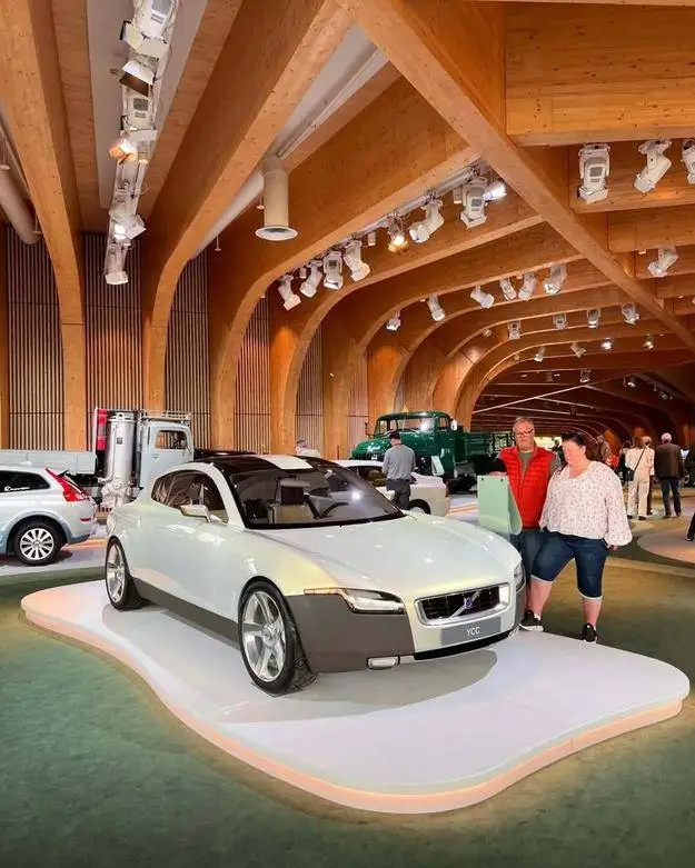 تصاویر؛ ولوو ycc: خودروی کاملا زنانه سوئدی