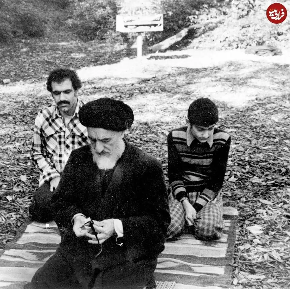 عکس؛ سفر در زمان؛ «آیت الله طالقانی و پسرش» در جنگل سی سنگان مازندران؛ سال 57