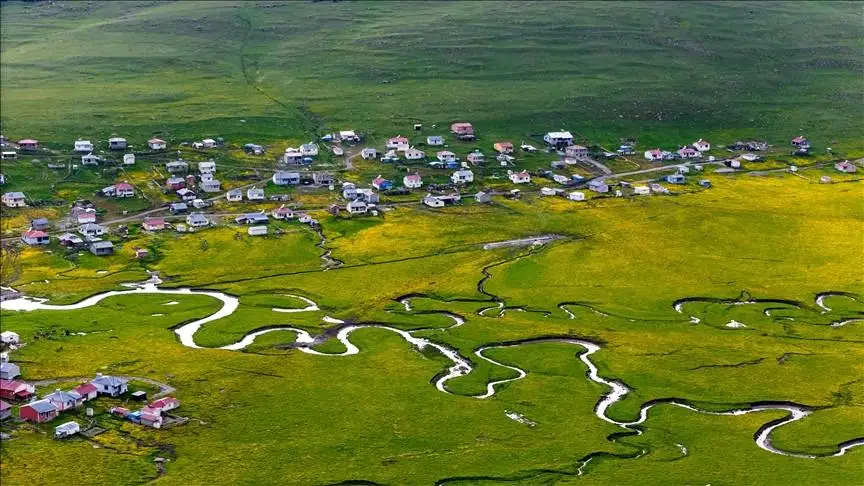 تصاویر؛ زیبایی بهاری پیچ وخم های رودخانه ها در اردهان