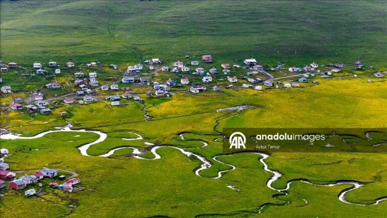 تصاویر؛ زیبایی بهاری پیچ وخم های رودخانه ها در اردهان