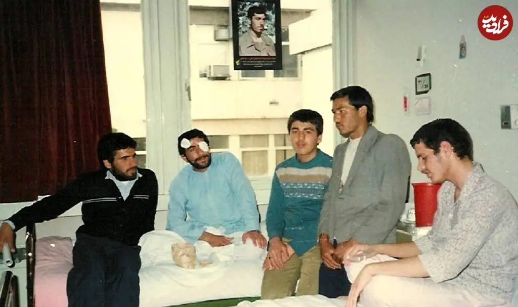 عکس؛ سفر در زمان؛ «سردار قاآنی» روی تخت بیمارستان در زمان جنگ؛ دهه 60