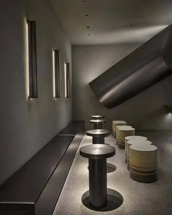 تصاویر؛ معماری یک کافه 60 متری با صفحات فولادی سقوط کرده 