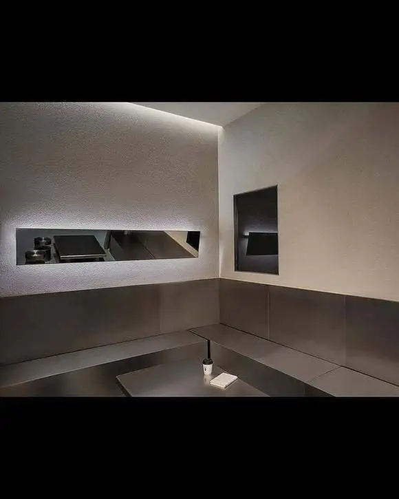 تصاویر؛ معماری یک کافه 60 متری با صفحات فولادی سقوط کرده 