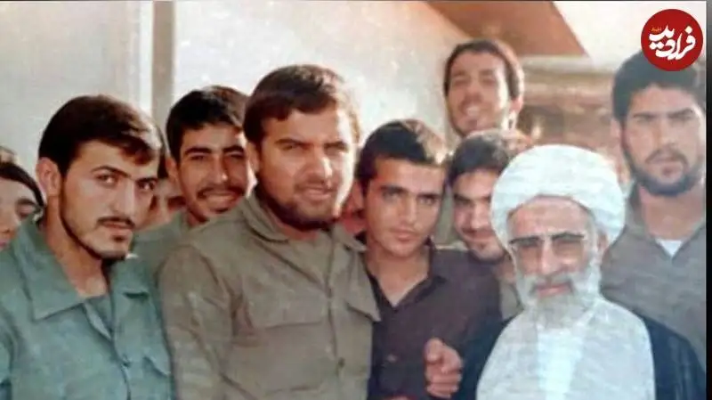 عکس؛ سفر به تاریخ؛ «آیت الله جنتی» و «شهید مهدی زین الدین» در میان رزمندگان؛ دهۀ 60