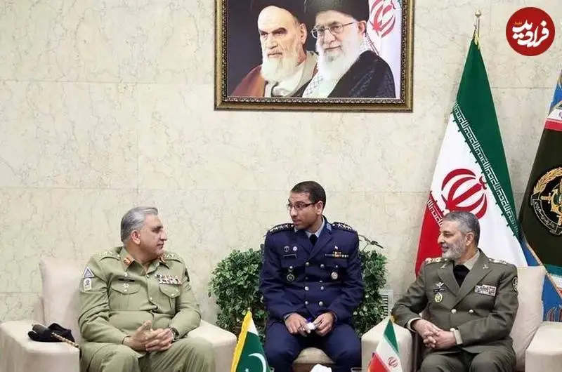 عکس؛ سفر به تاریخ؛ «امیر عبدالرحیم موسوی» در کنار «ژنرال قمر جاوید، فرماندۀ ارتش پاکستان»؛ سال 98