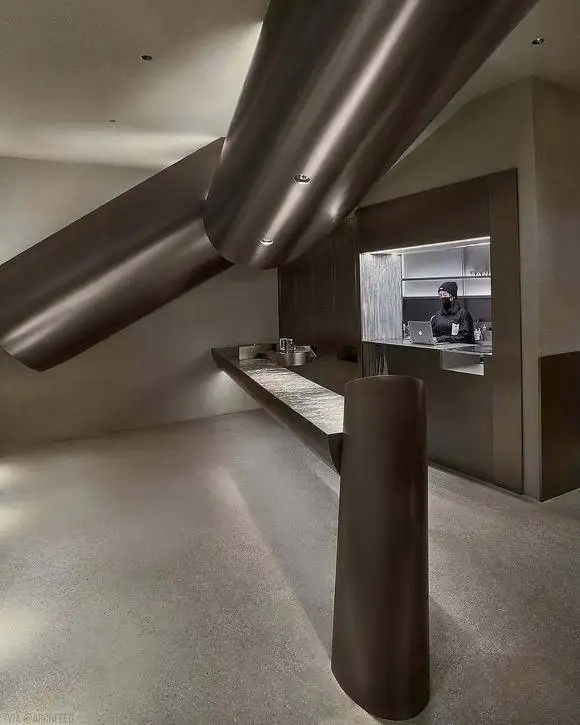 تصاویر؛ معماری یک کافه 60 متری با صفحات فولادی سقوط کرده 