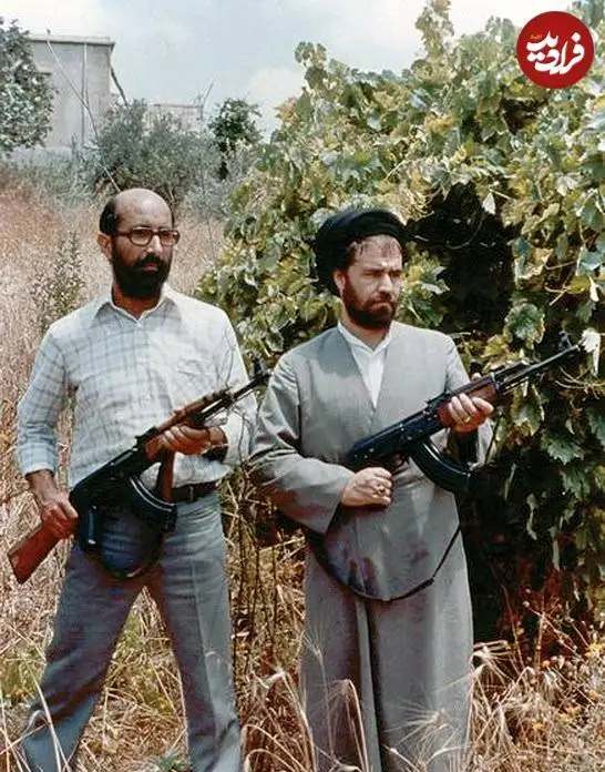 عکس؛ سفر در زمان؛ «سید احمدخمینی و مصطفی چمران» با اسحله در لبنان؛ سال 56