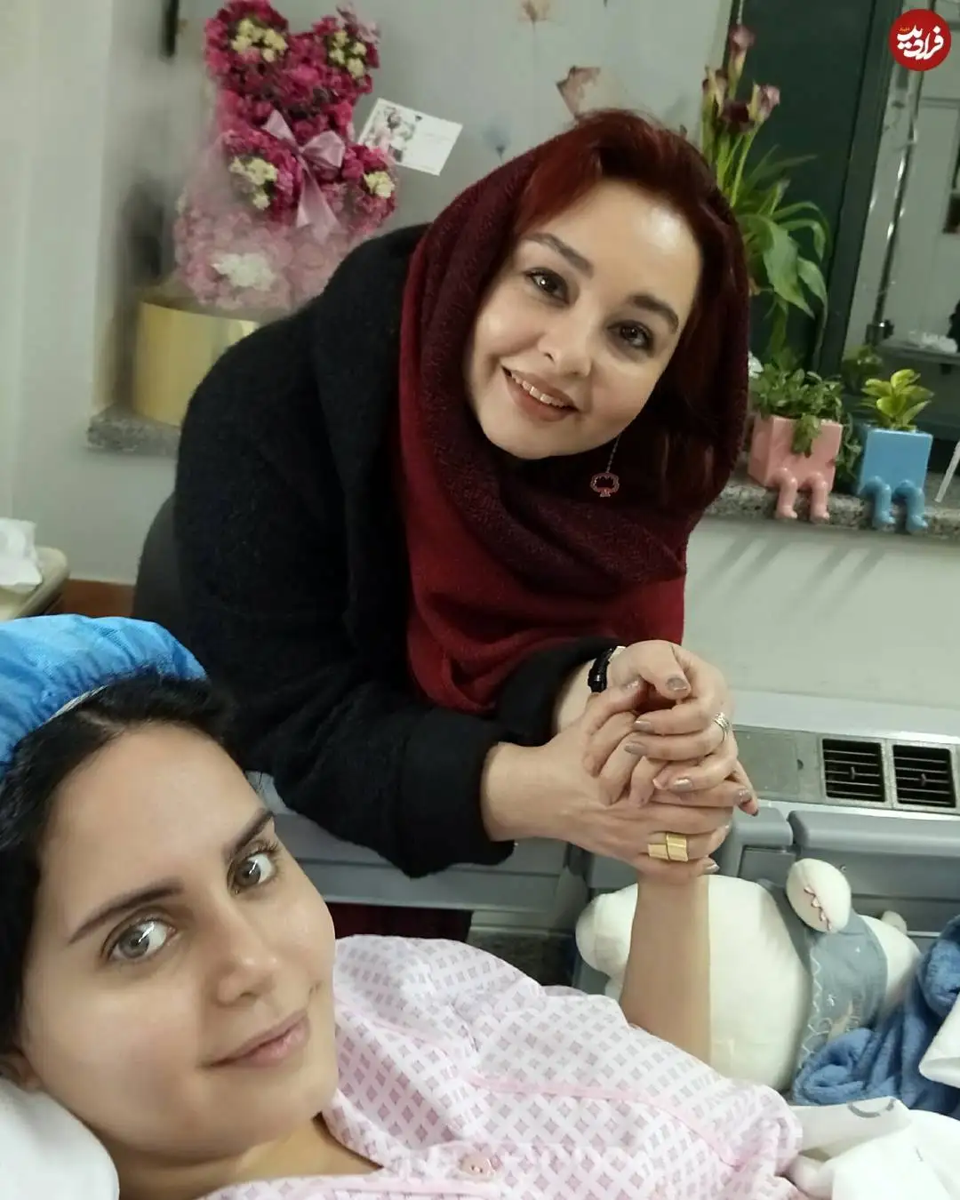 عکس؛ سفر در زمان؛ عیادت «ماهایا پطروسیان از النار شاکردوست» در بیمارستان؛ سال 96