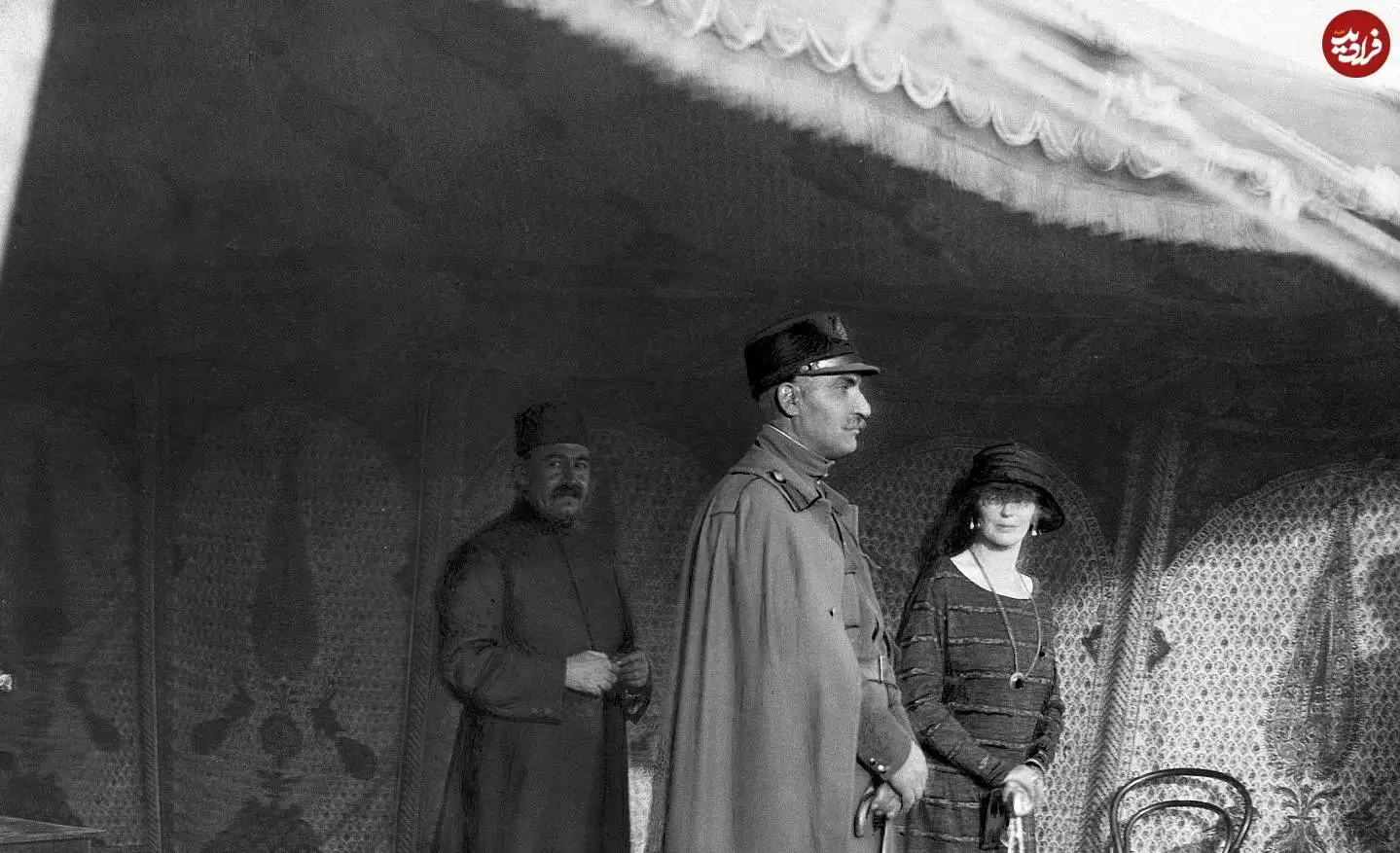 عکس سفر در زمان؛ دیدار «رضاخان با عرفان پژوه زن آلمانی»؛ سال 1304