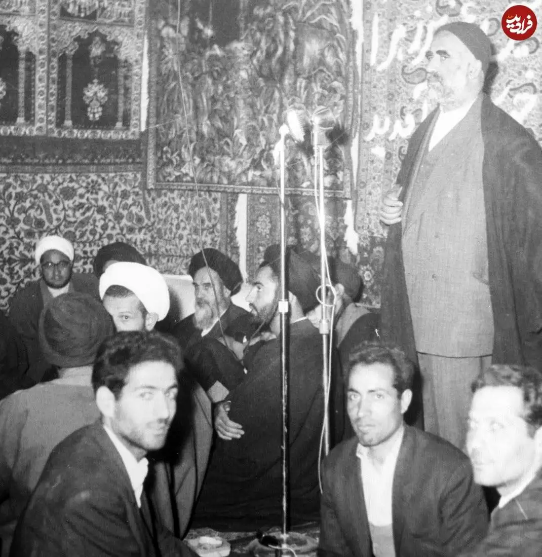 عکس؛ سفر در زمان؛ «محمدصادق خلخالی در جشن آزادی امام از حبس و حصر»؛ سال 1343