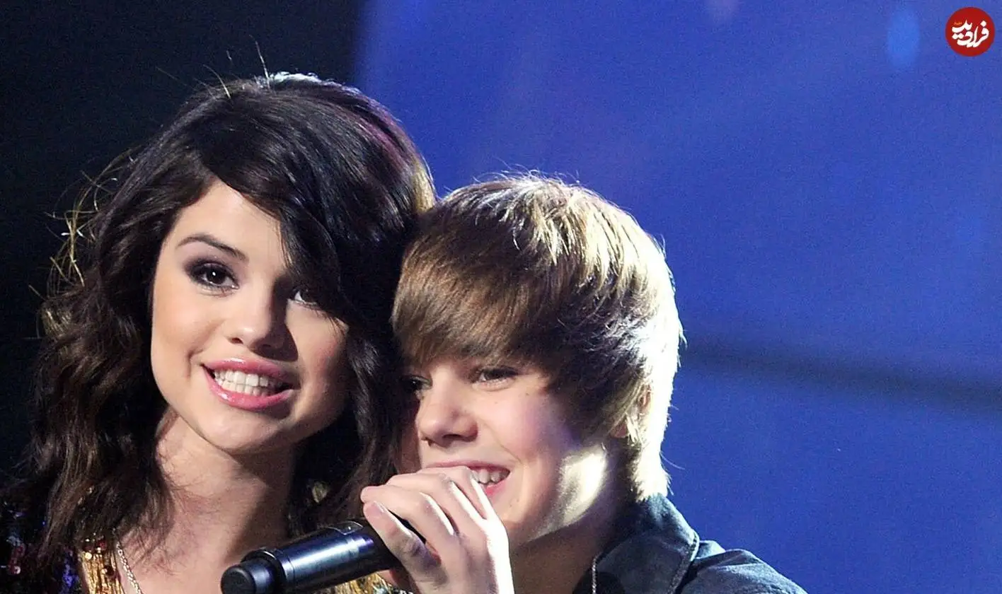 عکس؛ سفر در زمان؛ ژست های عاشقانه «سلنا گومز و جاستین بیبر»؛ سال 1390