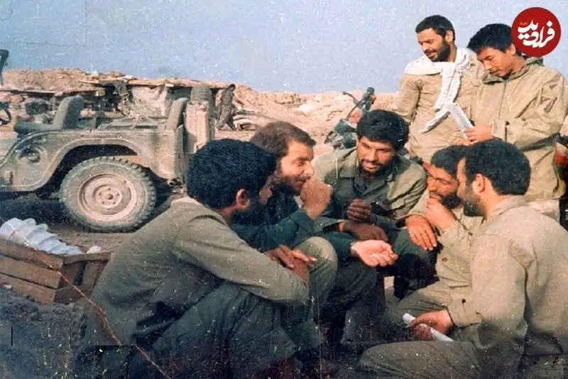 عکس؛ سفر به تاریخ؛ گفتگوی «محمدباقر قالیباف» با همرزمانش در خط مقدم جبهه؛ دهۀ 60