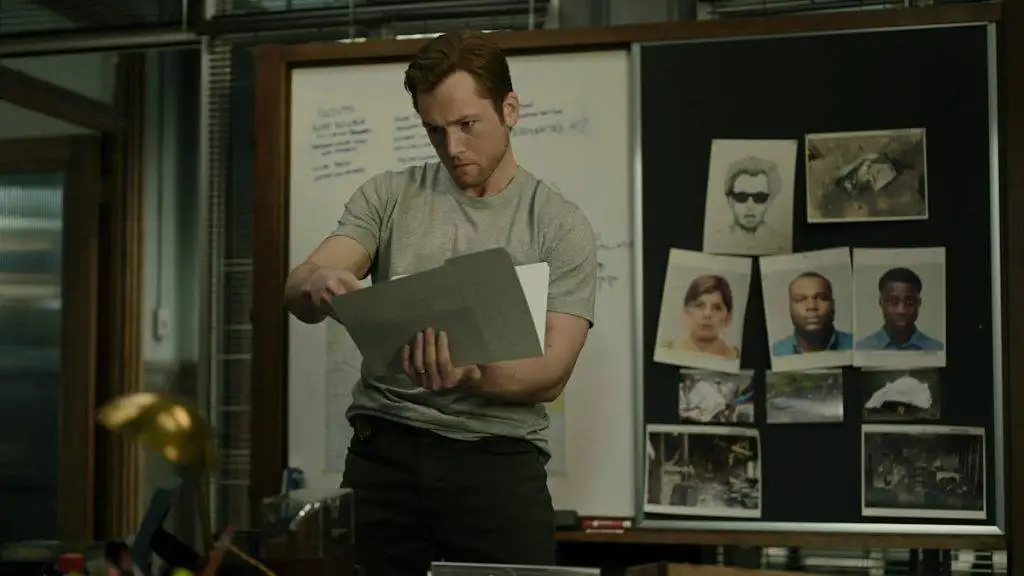 تصاویر؛ smoke؛ جدیدترین سریال جنایی اپل تی وی پلاس با بازی تارون اجرتون