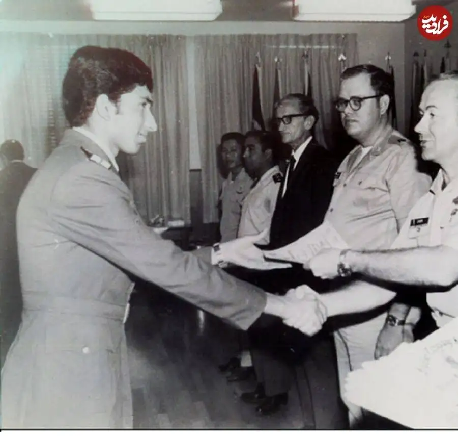 عکس؛ سفر در زمان؛ «عباس دوران» در جشن فارغ التحصیلی خلبانی در آمریکا؛ دهه 50