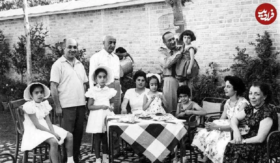 عکس؛ سفر در زمان؛ دورهمی «نصیری رئیس ساواک و خانواده اش» در تهران؛ دهه 40