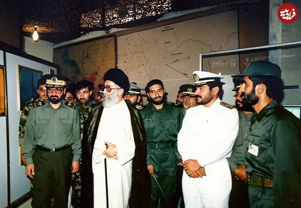 عکس؛ سفر در زمان؛ «شمخانی، محسن رضایی، طهرانی مقدم و رهبر انقلاب» در یک نمایشگاه؛ سال 72