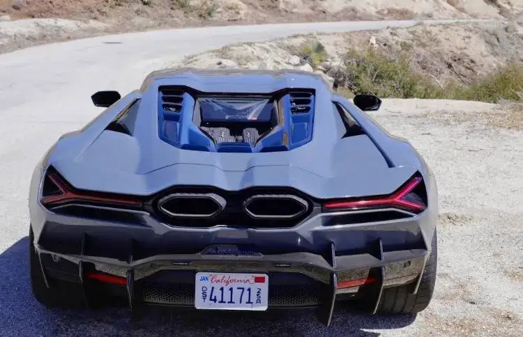 تصاویر؛ ابرخودرو 50 میلیاردی برای درنوردیدن جاده ها؛ با لامبورگینی روئلتو آشنا شوید