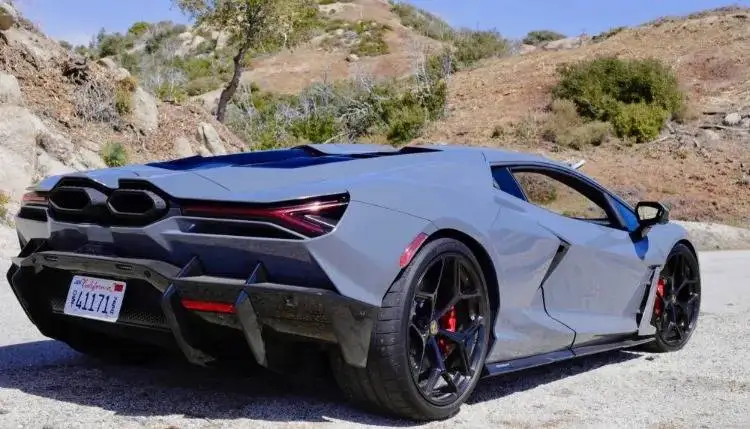 تصاویر؛ ابرخودرو 50 میلیاردی برای درنوردیدن جاده ها؛ با لامبورگینی روئلتو آشنا شوید