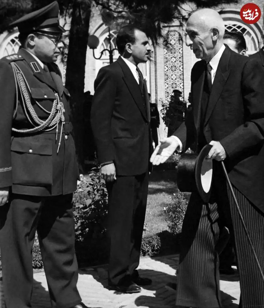 عکس؛ سفر در زمان؛ «دکتر مصدق در حال ورود به کاخ گلستان برای دیدار با شاه»؛ سال 1330
