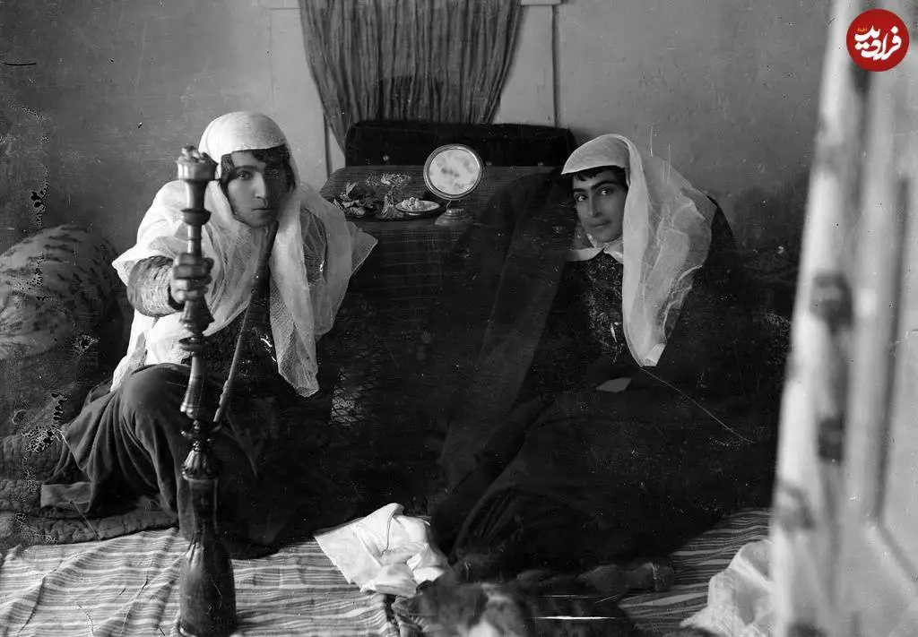 تصاویر؛ سفر به عصر قاجار؛ از «الاغ خستۀ مرغ فروش پیر» تا «بساط زنانه پای کرسی»