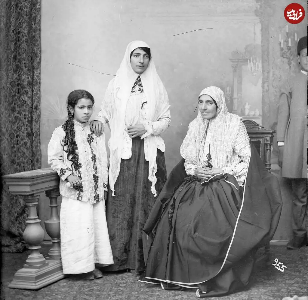 تصاویر؛ سفر به عصر قاجار؛ از «الاغ خستۀ مرغ فروش پیر» تا «بساط زنانه پای کرسی»