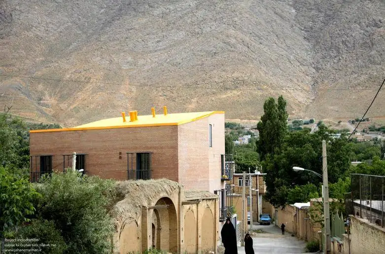 تصاویر؛ اقامتگاه دختران در خوانسار؛ رتبه اول جایزه معمار در بخش ساختمان های عمومی