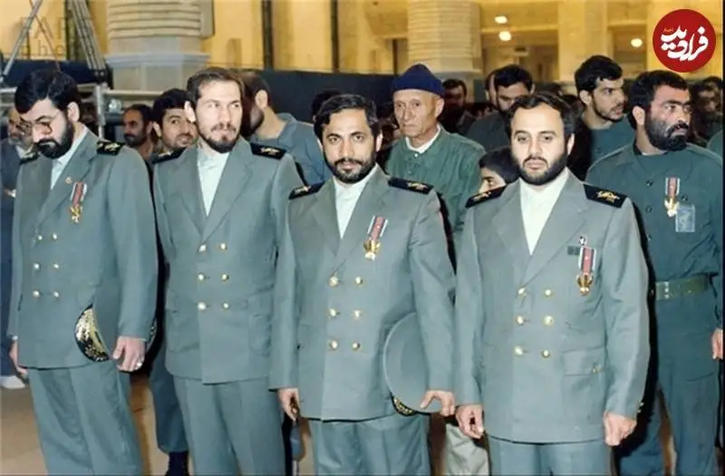 عکس؛ سفر به تاریخ؛ «سردار رشید» با لباس تشریفاتی نظامی در کنار «محسن رضایی و رحیم صفوی»؛ سال 69