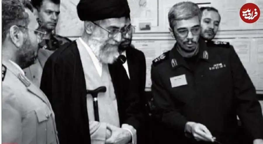 عکس؛ سفر در زمان؛ «سرلشکر باقری و رهبر انقلاب» در ستاد کل نیروهای مسلح؛ سال 78