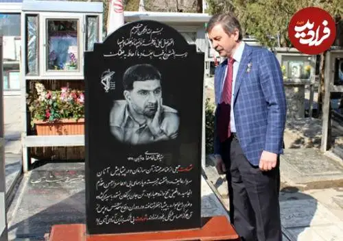 عکس؛ سفر در زمان؛ «فضانورد مشهور روس» در کنار مزار پدر صنعت موشکی ایران؛ سال 94