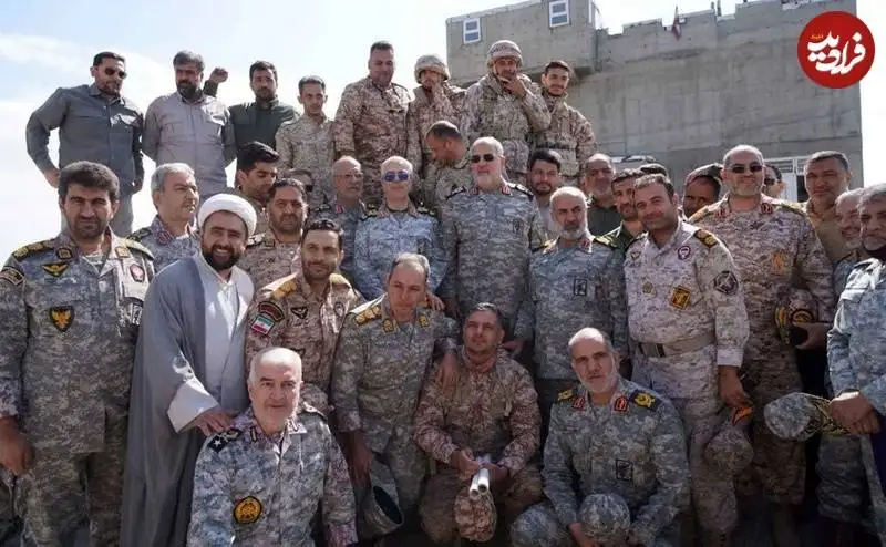 عکس؛ سفر به تاریخ؛ «سرلشکر باقری» چند ساعت قبل از شهادت در یک پایگاه مرزی