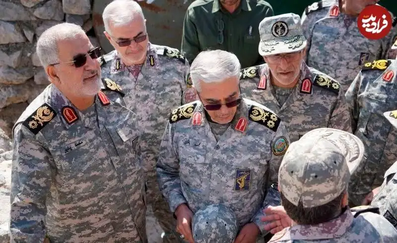 عکس؛ سفر به تاریخ؛ «سرلشکر باقری» چند ساعت قبل از شهادت در یک پایگاه مرزی