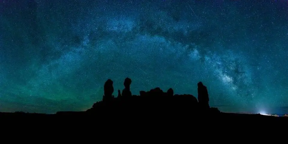 ترک شهرها برای تماشای قلب کهکشان؛ حالا راه شیری درست بالای سر شماست!