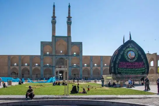 دو نقطه مشهور ایران که این روزها خاص جلوه می کنند