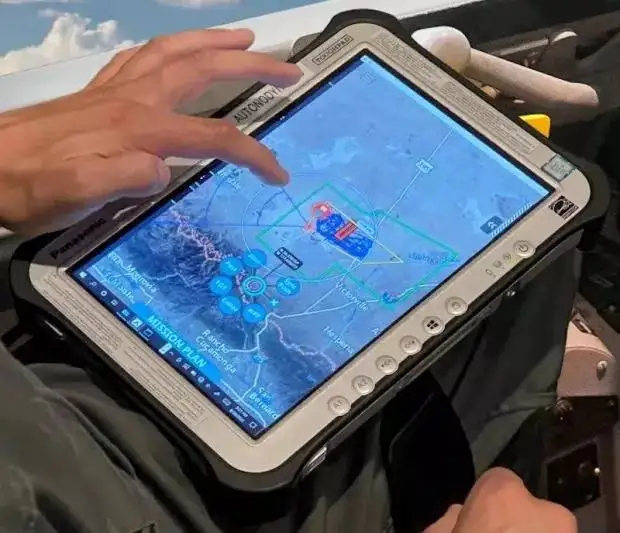 برای نخستین بار در جهان، جنگنده اف 22 رپتور به سیستم کنترل پهپاد در آسمان مجهز شد