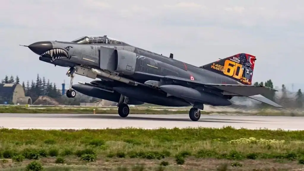 تصاویر؛ سرعت جنگنده f-4 phantom چقدر بود و چه نقص هایی داشت؟