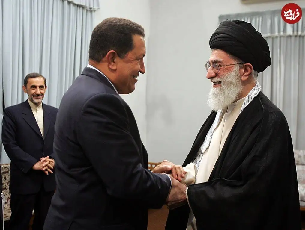 عکس؛ سفر در زمان؛ «هوگو چاوز، رئیس جمهور ونزوئلا و احمدی نژاد» در بیت رهبری؛ سال 85